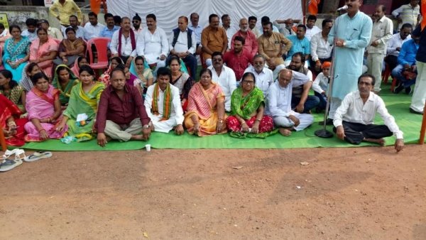 नगरी निकाय चुनाव को अप्रत्यक्ष कराए जाने के विरोध में भाजपा ने किया धरना प्रदर्शन