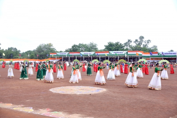 स्वतंत्रता दिवस समारोह : शालेय विद्यार्थियों की सांस्कृतिक प्रस्तुतियों ने बांधा समां