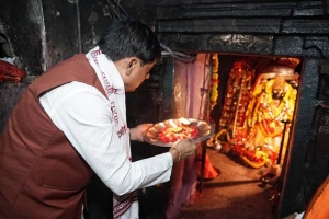 मुख्यमंत्री डॉ. यादव ने दंतेवाड़ा में मां दंतेश्वरी के दर्शन कर की सर्वकल्याण की प्रार्थना