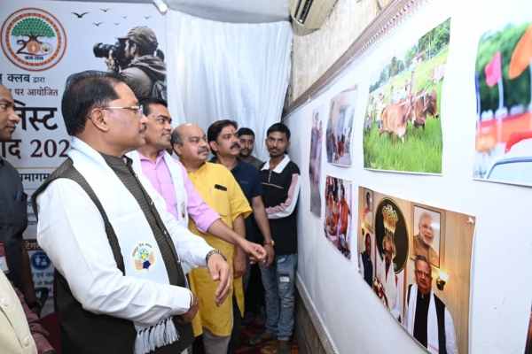 तस्वीरों ने ताजा कीं मुख्यमंत्री  विष्णुदेवसाय की पुरानी यादें : मुख्यमंत्री  विष्णुदेव साय &lsquo;दृश्य संवाद 2026&rsquo; के समापन समारोह में हुए शामिल