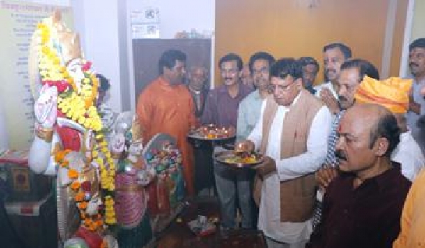मंत्री शर्मा ने यम द्वितीया पर मन्दिरों में की पूजा-अर्चना
