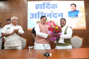 मुख्यमंत्री डॉ. यादव से म.प्र. पाठ्य पुस्तक निगम के नव नियुक्त अध्यक्ष श्री ठाकुर ने सौजन्य भेंट की