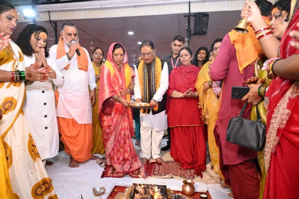 मुख्यमंत्री  विष्णुदेव साय ने पवित्र श्रावण मास में अपने निवास में किया रुद्राभिषेक