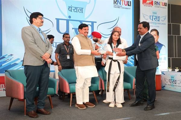 स्वयं को स्वस्थ रखने के लिये खेलों को अपनी जीवनशैली का हिस्सा बनाना आवश्यक : मुख्यमंत्री डॉ. यादव