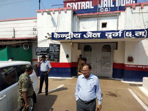 छापा / केंद्रीय जेल दुर्ग में जिला प्रशासन ने किया रेड, सिमकार्ड के साथ नशे का सामान मिला