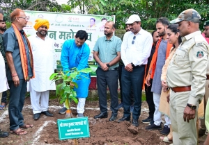 मुख्यमंत्री  विष्णुदेव साय के नेतृत्व में पर्यावरण संरक्षण को जनआंदोलन बनाने की अभिनव पहल