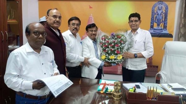 राजस्व मंत्री  टंक राम वर्मा से अंबेडकर वेलफेयर सोसायटी के पदाधिकारियों ने की सौजन्य मुलाकात