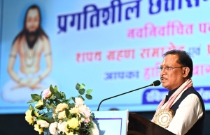 तेंदूपत्ता संग्राहकों के बीच पहुंचे मुख्यमंत्री, महुआ पेड़ के नीचे लगाई चौपाल