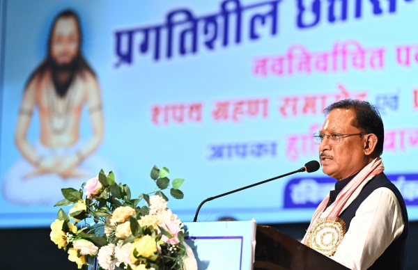 तेंदूपत्ता संग्राहकों के बीच पहुंचे मुख्यमंत्री, महुआ पेड़ के नीचे लगाई चौपाल