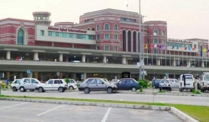 लाहौर हवाई अड्डे के लाउंज में 2 लोगों की गोली मार कर हत्या, हमलावर गिरफ्तार