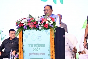 मुख्यमंत्री श्री विष्णुदेव साय ने अपनी माँ के नाम पर लगाया पीपल का पौधा, वन महोत्सव-2026 का हुआ शुभारंभ