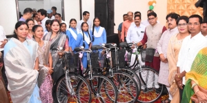 शिक्षा से ही होता है सशक्त राष्ट्र का निर्माण, बड़े लक्ष्य तय कर पूरी निष्ठा से करें पढ़ाई: मंत्री  टंक राम वर्मा