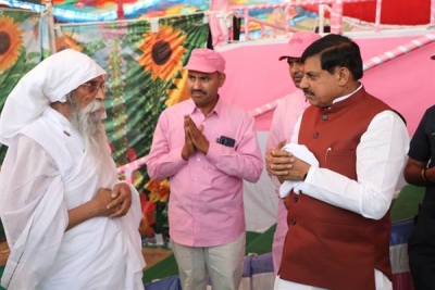 गुरुदेव के आशीर्वाद से ही सनातन और सत्य मार्ग का अनुसरण करने की प्रेरणा मिलती है : मुख्यमंत्री डॉ. यादव