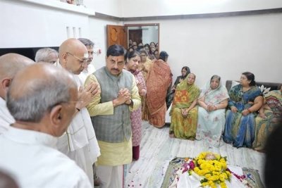 मुख्यमंत्री डॉ. यादव ने स्व. अग्रवाल को दी श्रद्धांजलि