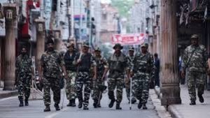कश्मीर में आंशिक रूप से इन्टरनेट और मोबाइल सेवाएं शुरू की गयी
