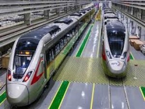 मेट्रो के ट्रैक पर ‘तूफानी ट्रेन’ को दौड़ाने की तैयारी