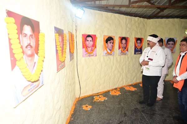 झीरम पहुंच उप मुख्यमंत्री श्री विजय शर्मा ने शहीदों को दी श्रद्धांजलि