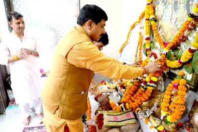 मुख्यमंत्री डॉ. यादव ने स्टेट हैंगर परिसर स्थित हनुमान मंदिर में किया नमन