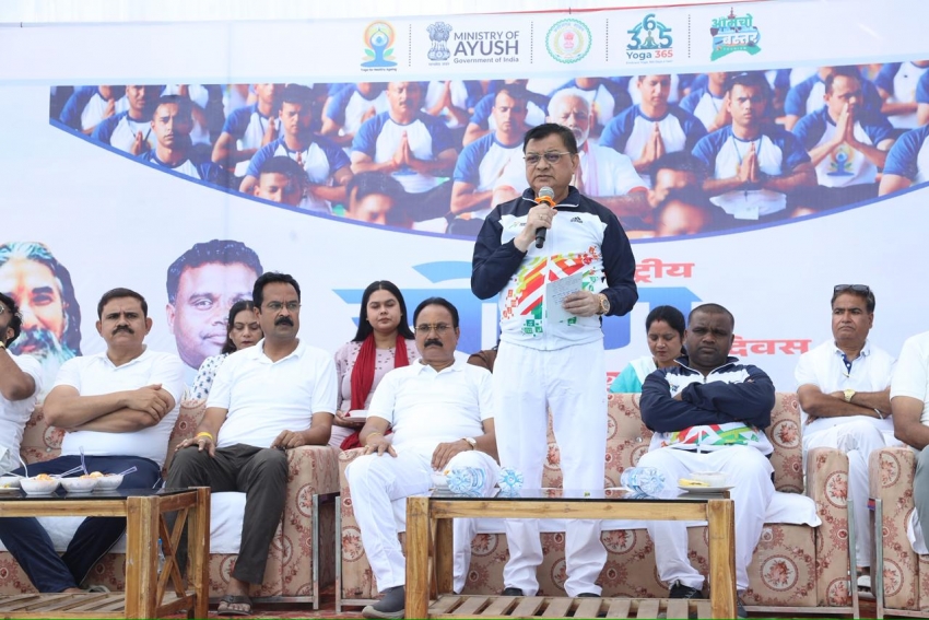 योग से शारीरिक व मानसिक विकास होता है, इसे जीवन में अपनाएं - मंत्री  लखनलाल देवांगन