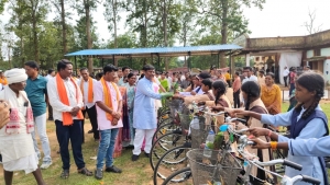 मर्दापाल में वन मंत्री ने ग्राम पंचायत भवन और महतारी सदन का किया लोकार्पण
