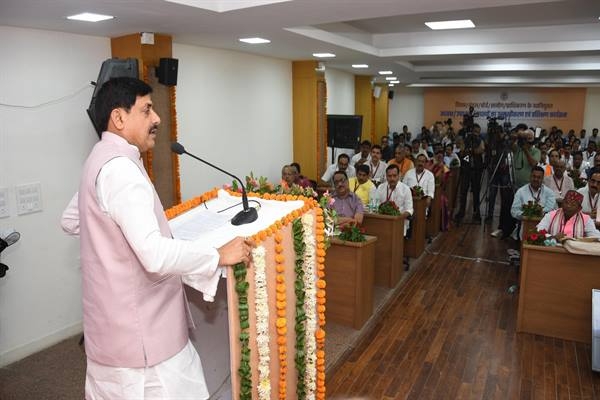 काम को पहले समझें, टीम से बेहतर समन्वय करें : मुख्यमंत्री डॉ. यादव