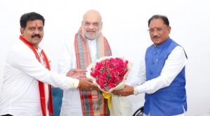 जहां कभी एम्बुलेंस पहुंचना भी सपना था, वहां अब डॉक्टर दे रहे दस्तक : बस्तर के जंगलों तक पहुंची स्वास्थ्य क्रांति