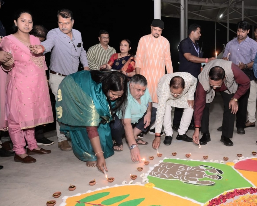 'आशीर्वाद का दीया’ से जगमगाया सरगुजा, सेवा और समर्पण का लिया गया संकल्प