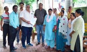 जनदर्शन में पर्यटन एवं संस्कृति मंत्री  राजेश अग्रवाल ने सुनीं लोगों की समस्याएं, त्वरित समाधान के दिए निर्देश